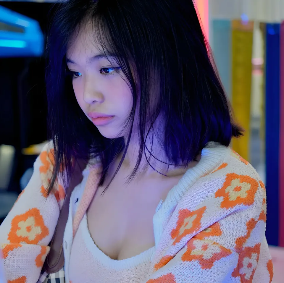Beri Sinclair in orange floral knit cardigan, close-up portrait