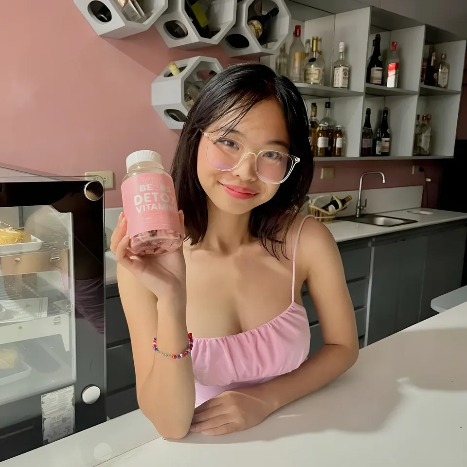 Beri Sinclair holding pink bottle in kitchen setting