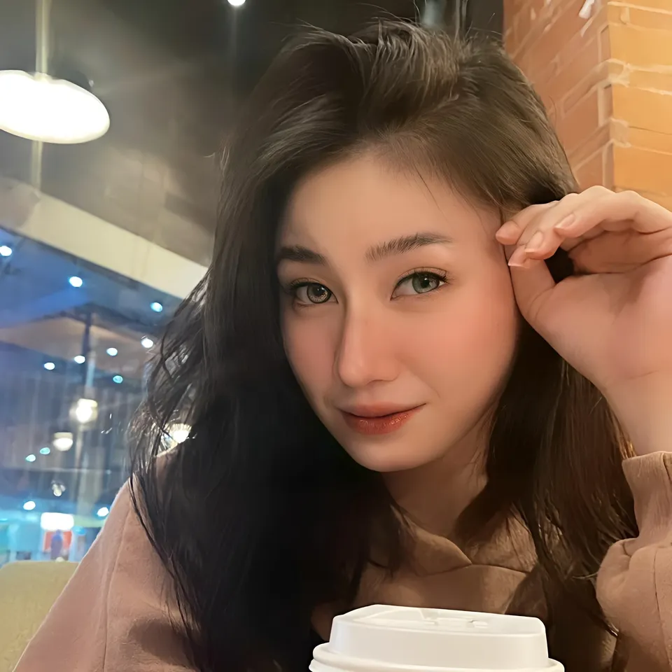 Justine Ponteras holding coffee cup in cafe setting